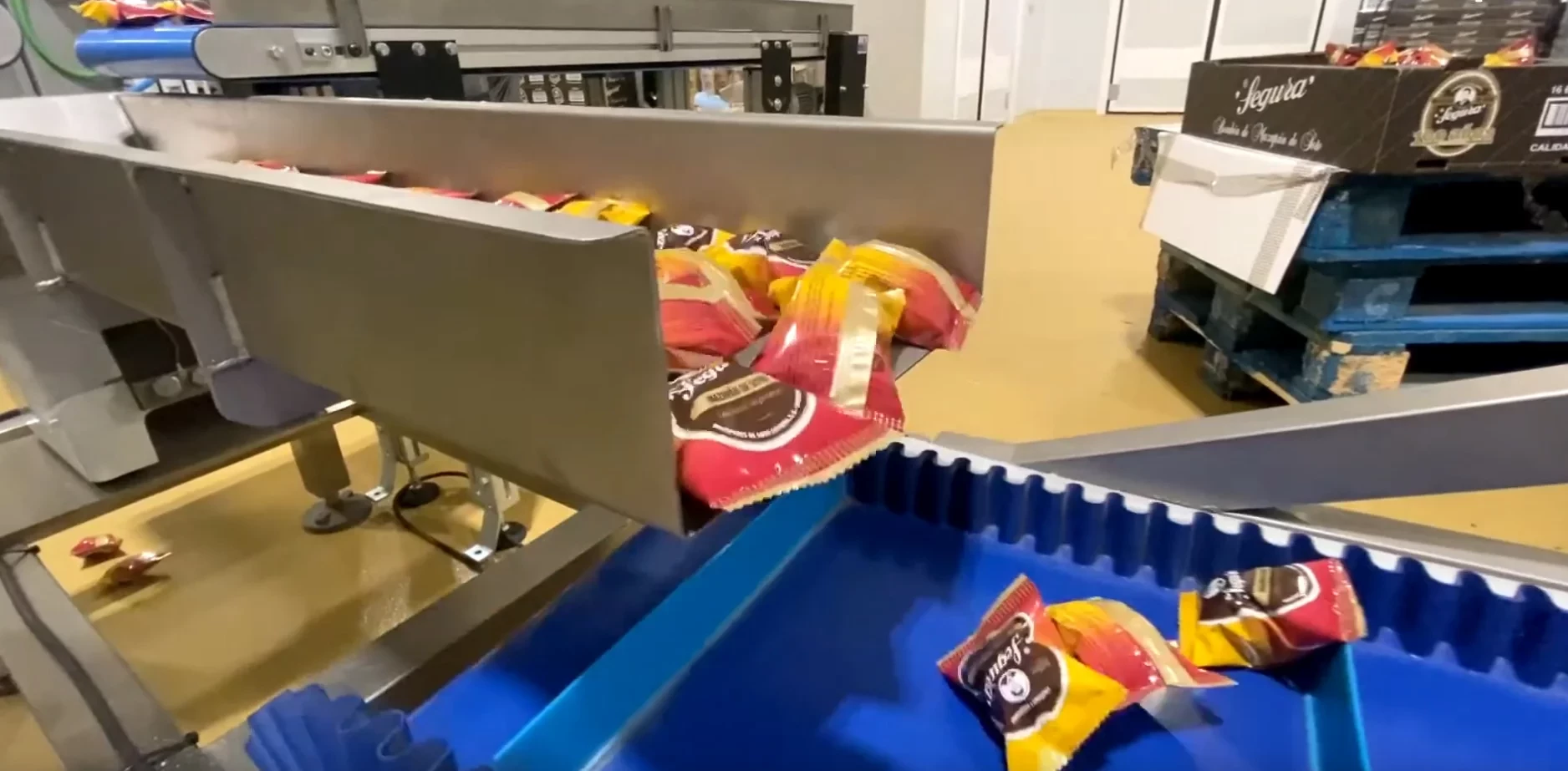 Komplett csomagolósor marcipán pralinéhoz lapos fenekű tasakban.